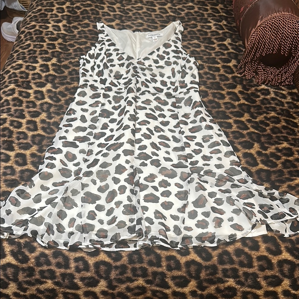 Black and White A-line Mini Dress with V-neck for Casual Wear